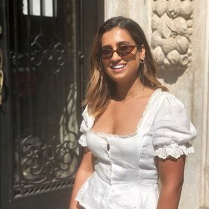 Meet your Posher, Larissa